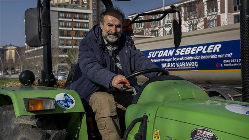 İstanbul'un O İlçesinde Traktörüyle Oy İstemeye Çıktı! Ne Ses Sistemi, Ne Broşür Kullandı "Geleceğimiz Tarımda" Dedi 1